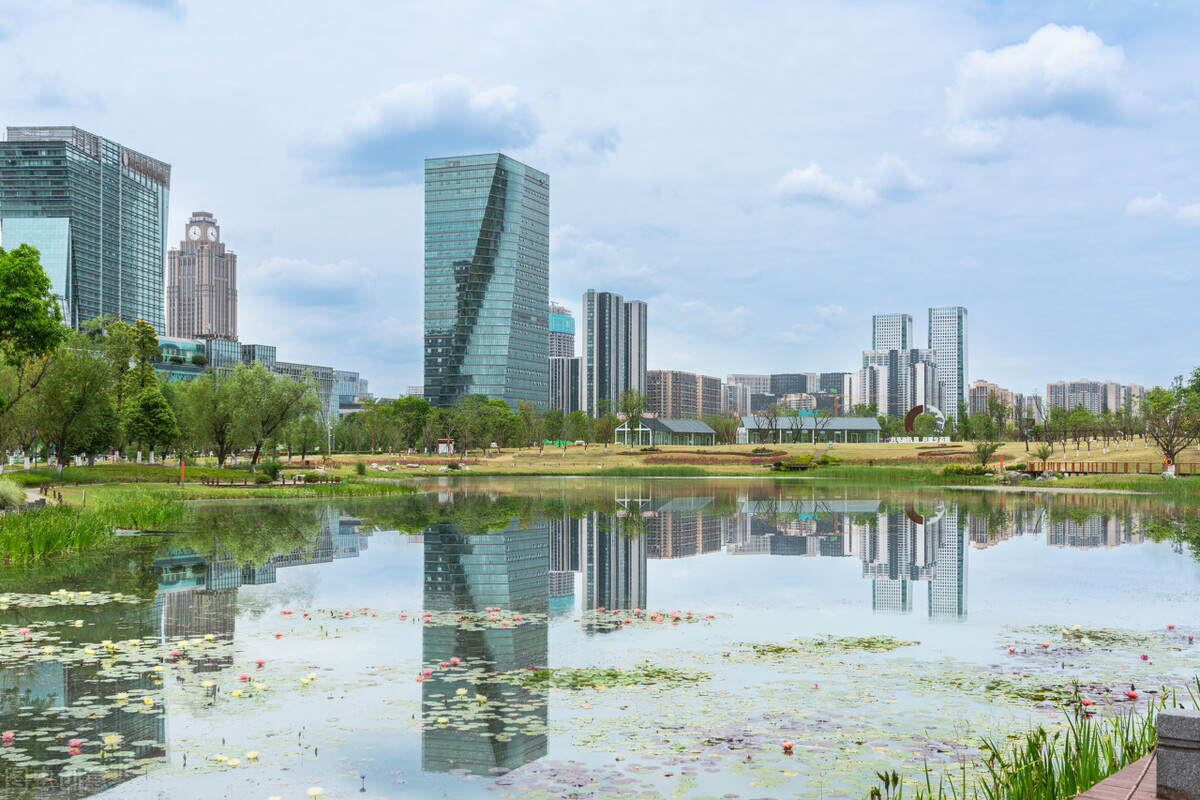 市政府印发《成都建设践行新发展理念的公园城市示范区行动计划(2021