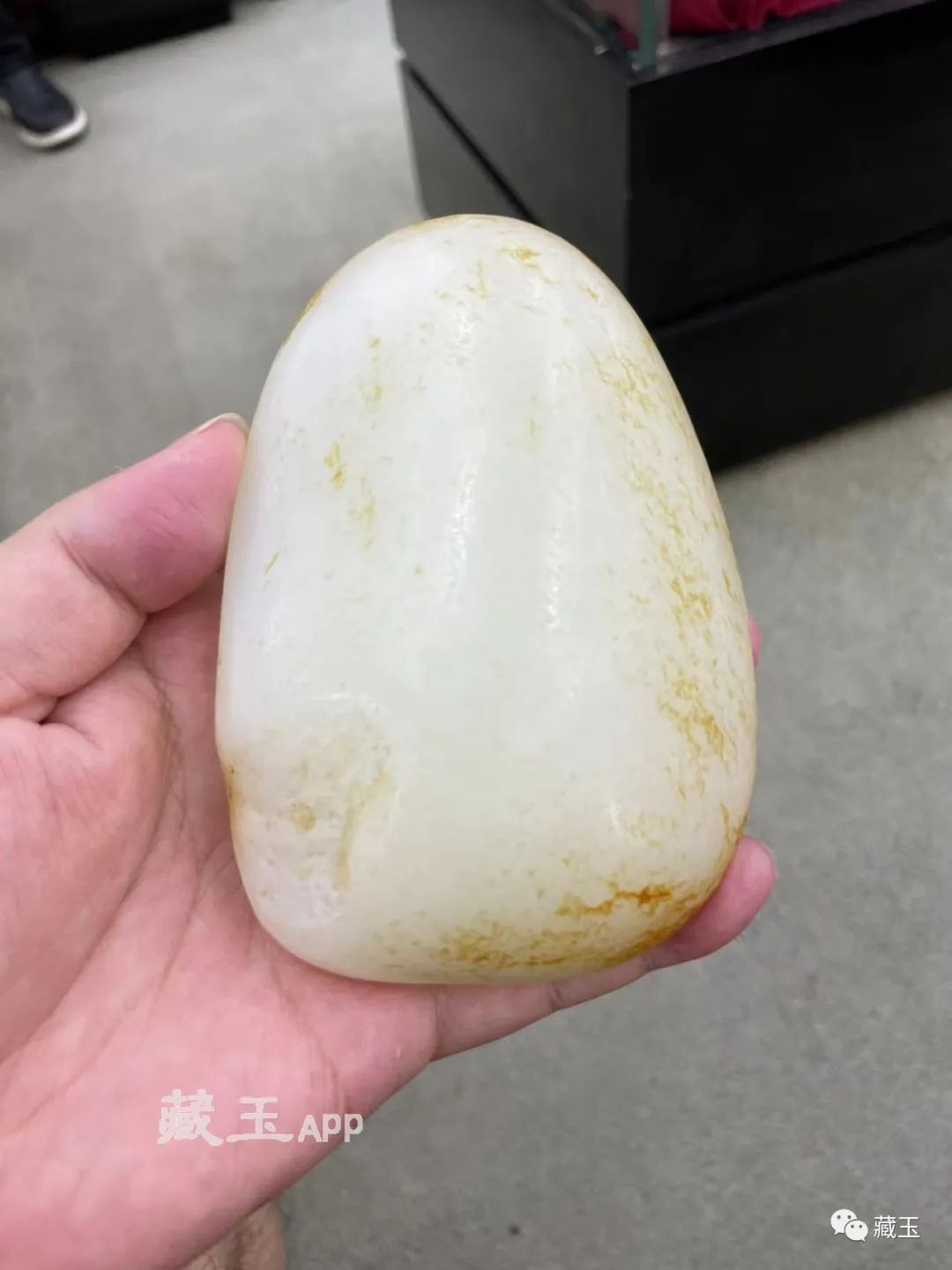 和田巴扎上克价15万的和田玉籽料