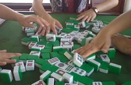 "十赌九诈",揭晓麻将桌上常用暗号,不看不知道,原来被坑这么久