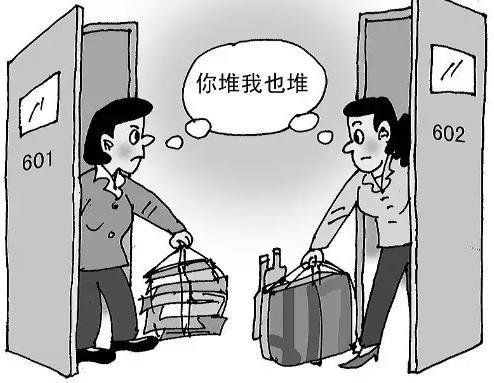 济宁洸河花园小区楼道有杂物,存在火灾隐患