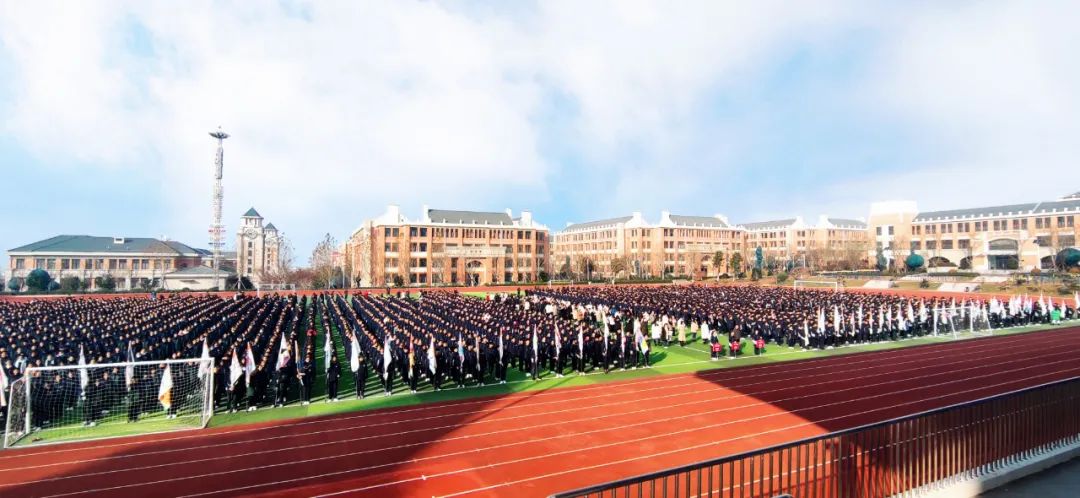 枣庄翔宇中学举行"寻找身边的榜样"主题升旗仪式