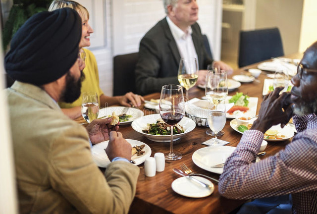 饭局遇到领导互加微信,到底谁扫谁的手机码?大多数人都做错了