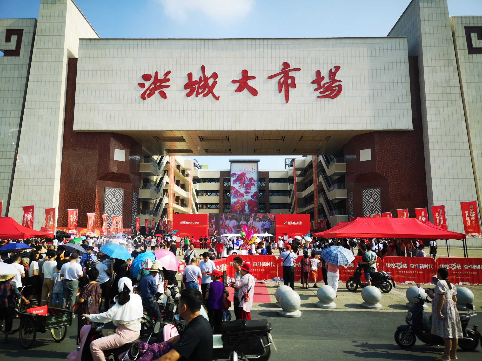 25年老市场搬新址 新洪城大市场的变与不变