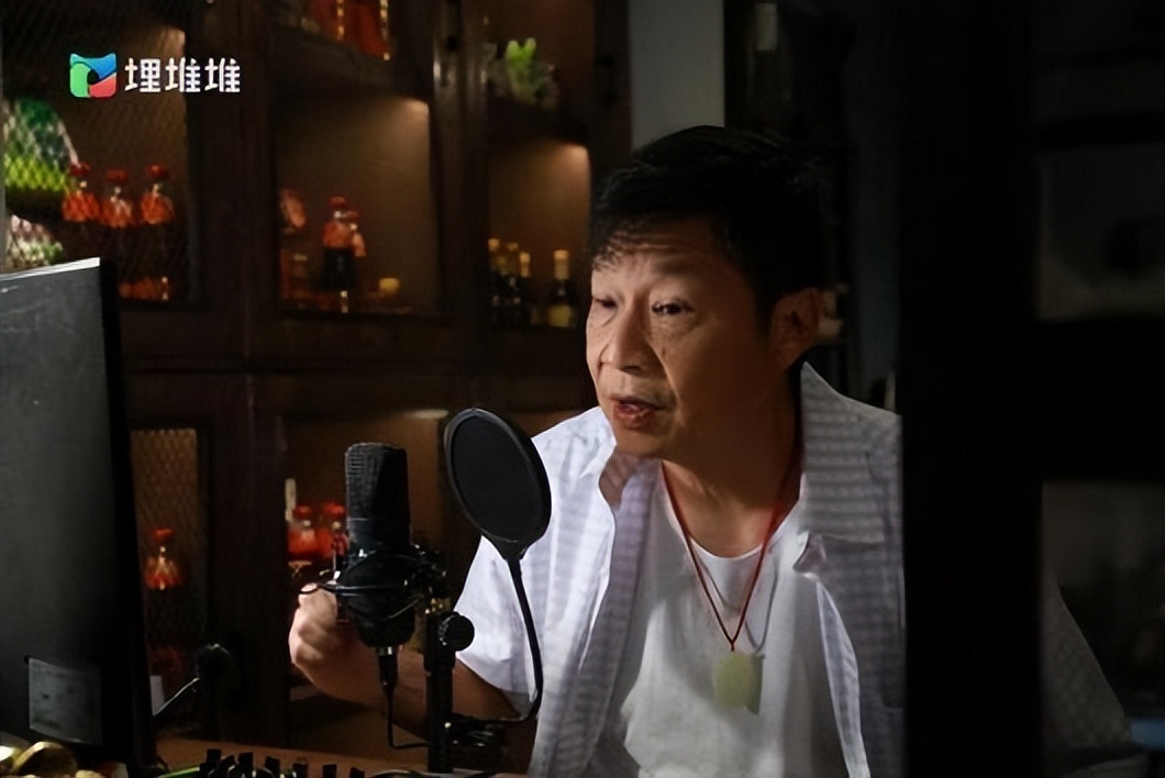 tvb艺人郑子诚入行多年,57岁的他仍在挑战不同角色!