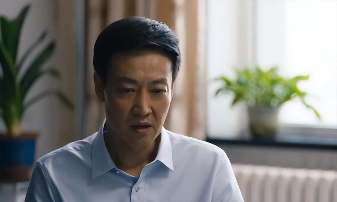 《人世间》:周秉义险些越轨的背后,藏着他根本不爱郝冬梅的真相