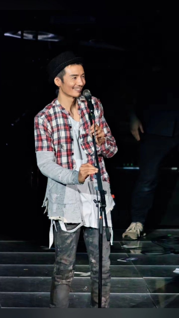 朴树破烂衣服穿搭集锦,他绝对是丐帮穿着的代表!