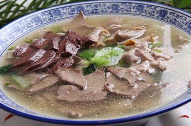 血压偏高的人,建议少吃2种食物,做好2件事,或对调节血压有好处