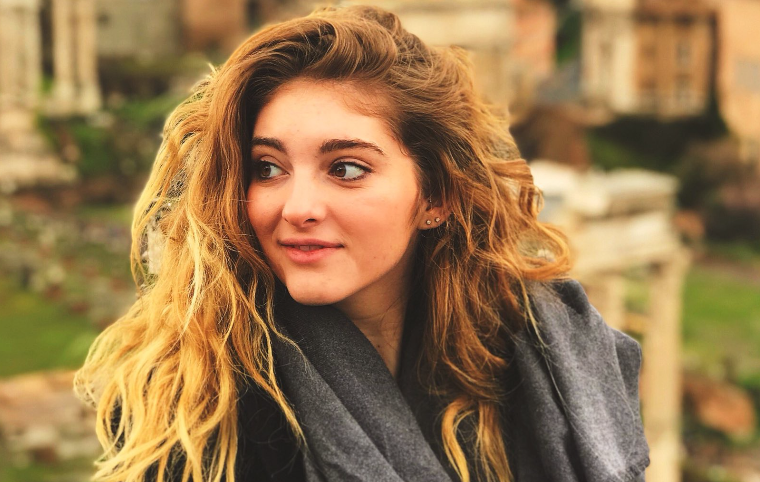 《饥饿游戏》女演员薇洛隐私泄露,公开照片向黑客反击