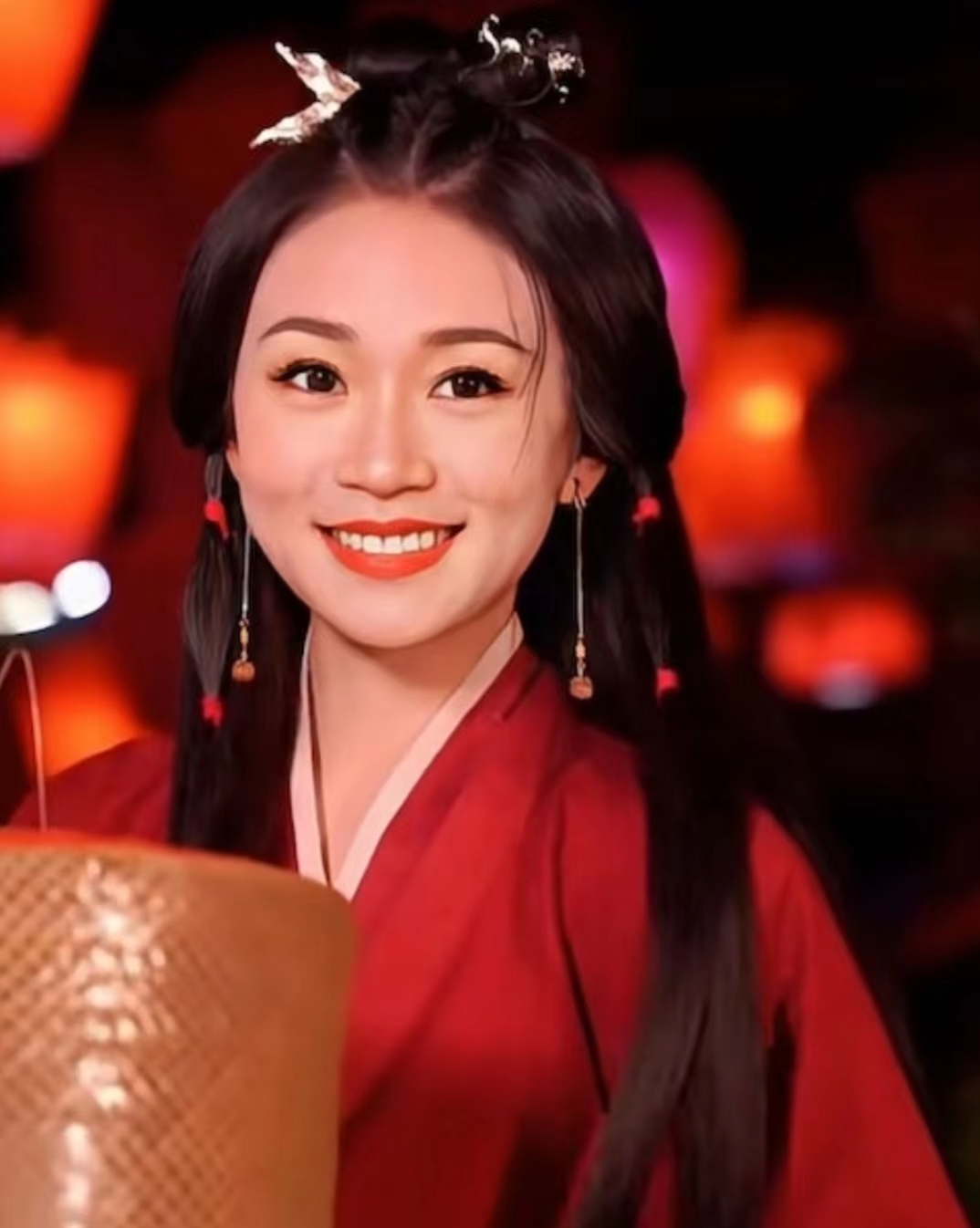 样貌再升级!港姐杨思琦古装造型变18岁少女,疑滤镜太大而认不出