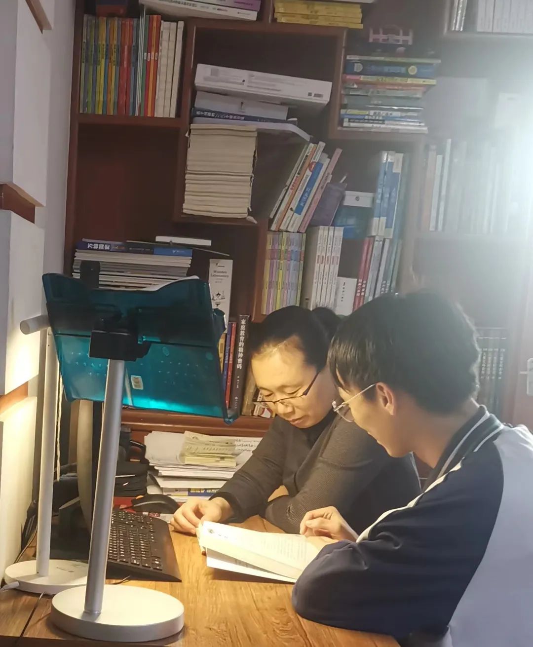 衡水滏阳中学复习部开展"亲子阅读"活动