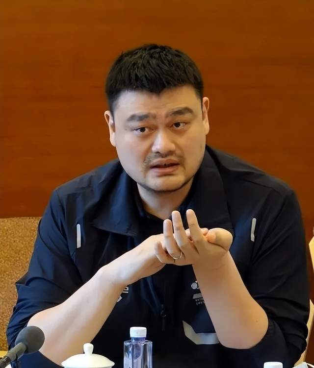 西热 田桂森相继被罚 杨鸣喷裁判,争议不断的cba路在何方