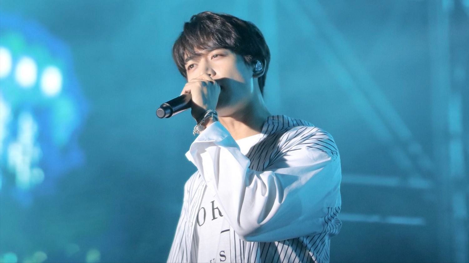 高中生作为偶像崇拜的主要群体,其偶像崇拜特点包括哪几个方面?