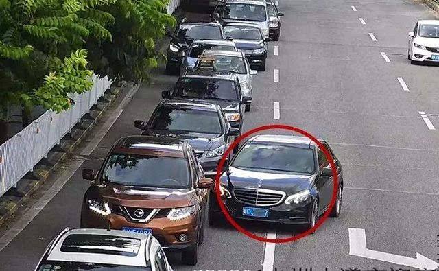 4月1号起,机动车迎来有"4条新规",严查开车强行插队行为