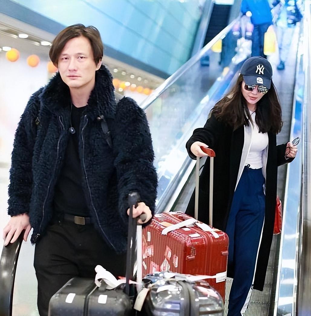 回顾:徐冬冬官宣与尹子维复合!双手紧握疑同居,诸多甜蜜瞬间曝光