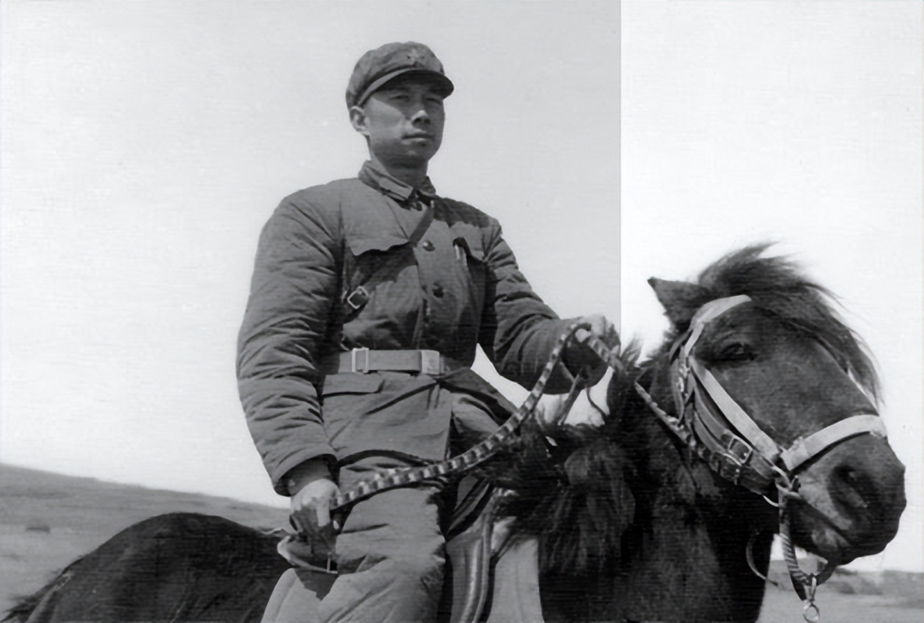 粟戎生:粟裕将军的长子,在老山轮战中大显身手,曾任军区副司令