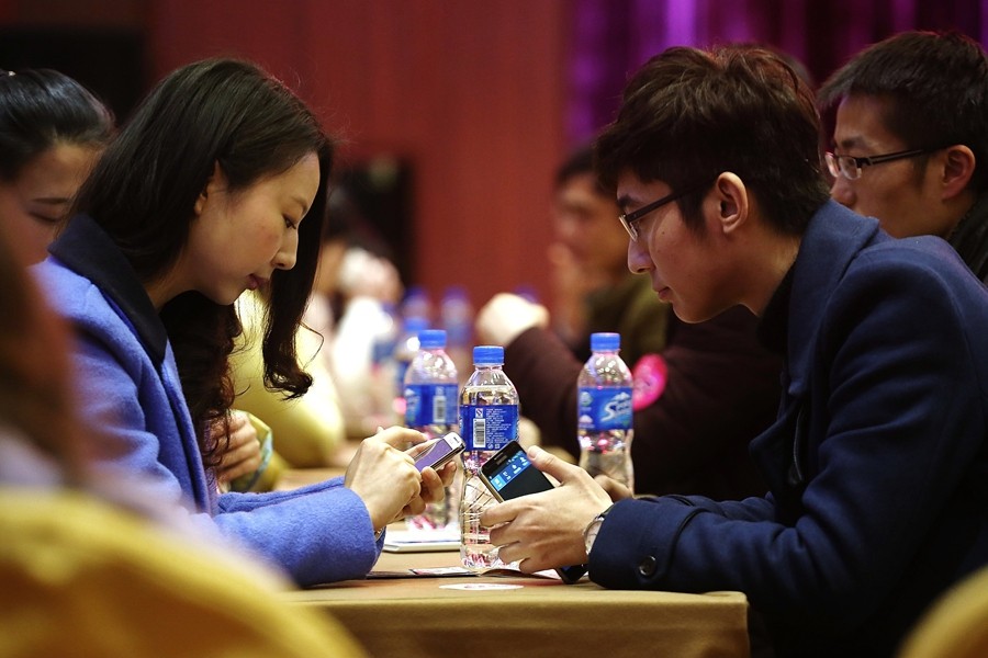 95后新择偶要求:退休工资是前提,父母"两有一无"才抢手