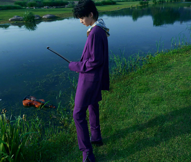 王俊凯为了霸气剪"狼尾头",看到杂志效果,想当酷盖成奢望