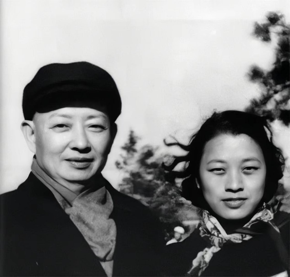 王昆:辉煌背后有泪水,与丈夫同年去世,弥留之际与儿子解开心结