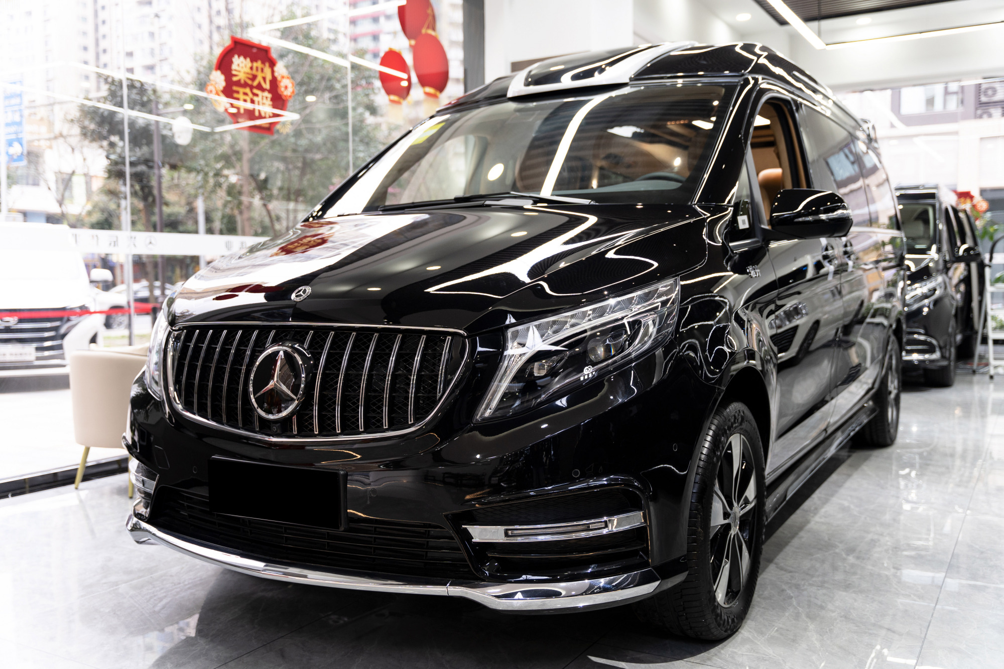 奔驰vs780l高顶半隔断舒适度直接甩埃尔法一条街