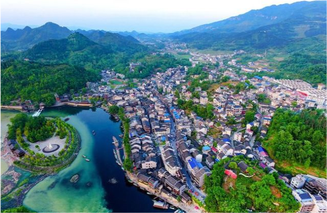 一河烟雨满村景——感受花垣县边城镇隘门村的品质