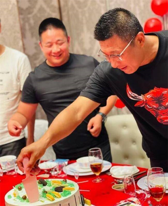 21年亲属揭秘张恩华死因:饮酒后突发心梗去世!范志毅:一路走好