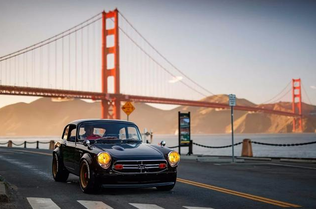 吴彦祖的座驾比他年纪还大,52年车龄的老本田,却吸睛无数