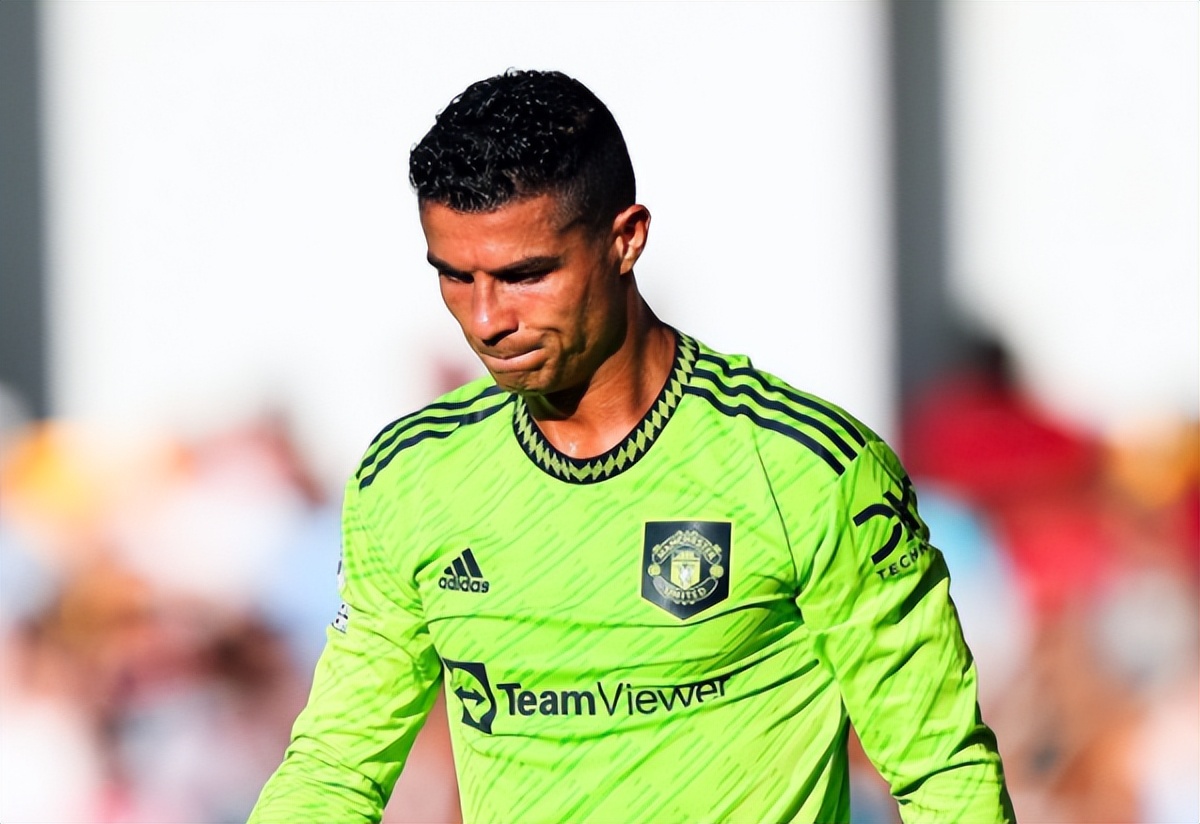 "坐的屁股痛"!c罗离开曼联消息曝光,老队友却幸灾乐祸的嘲讽