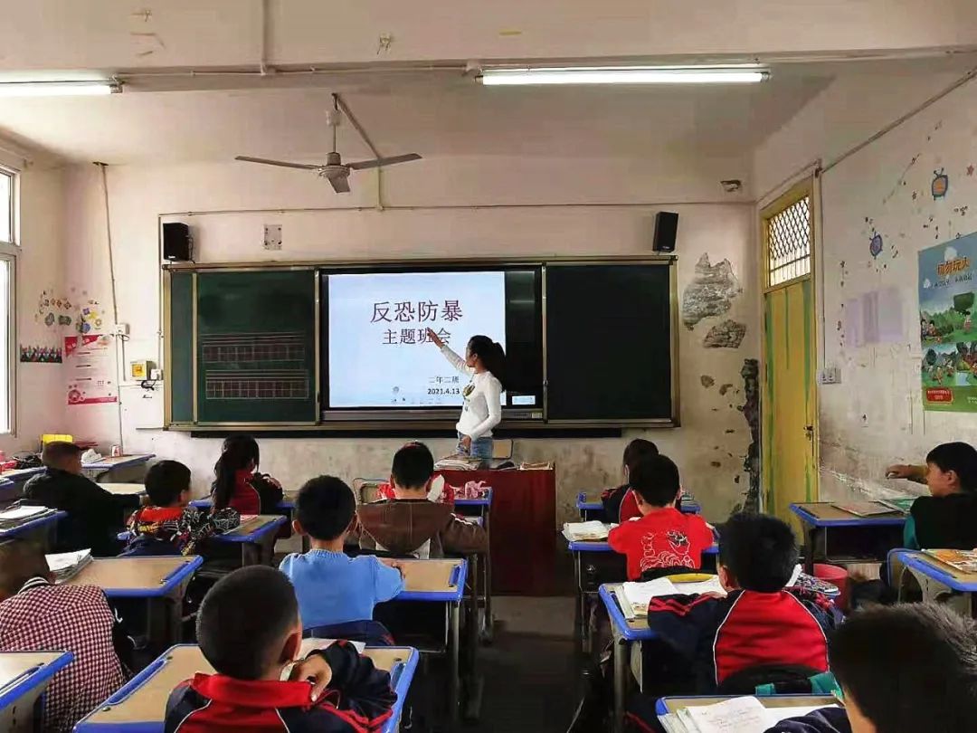 永顺小学举行反恐防爆应急演练