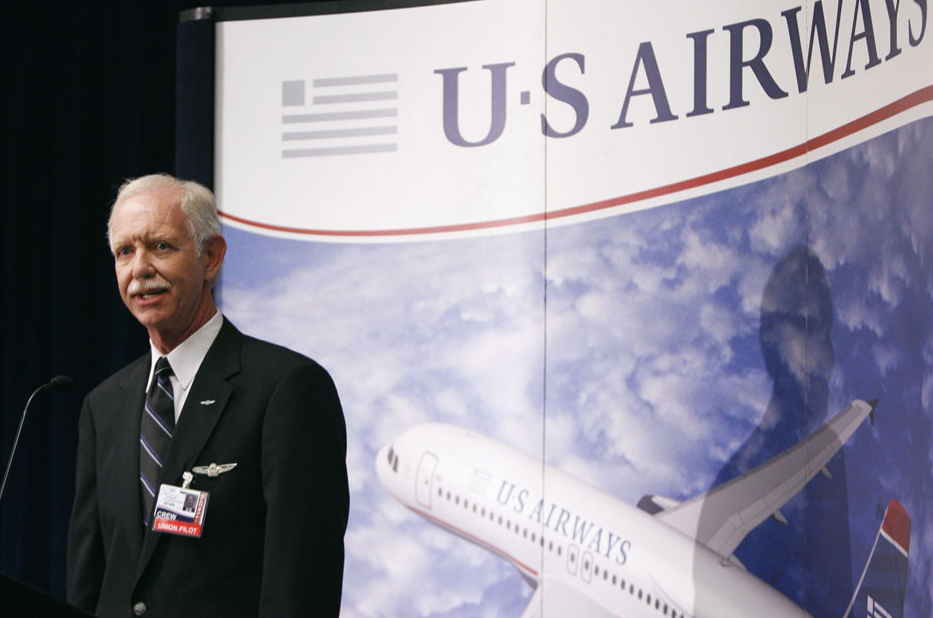 沙林博格机长:高空1000米遇险,他3分钟极限操作,挽救155名乘客