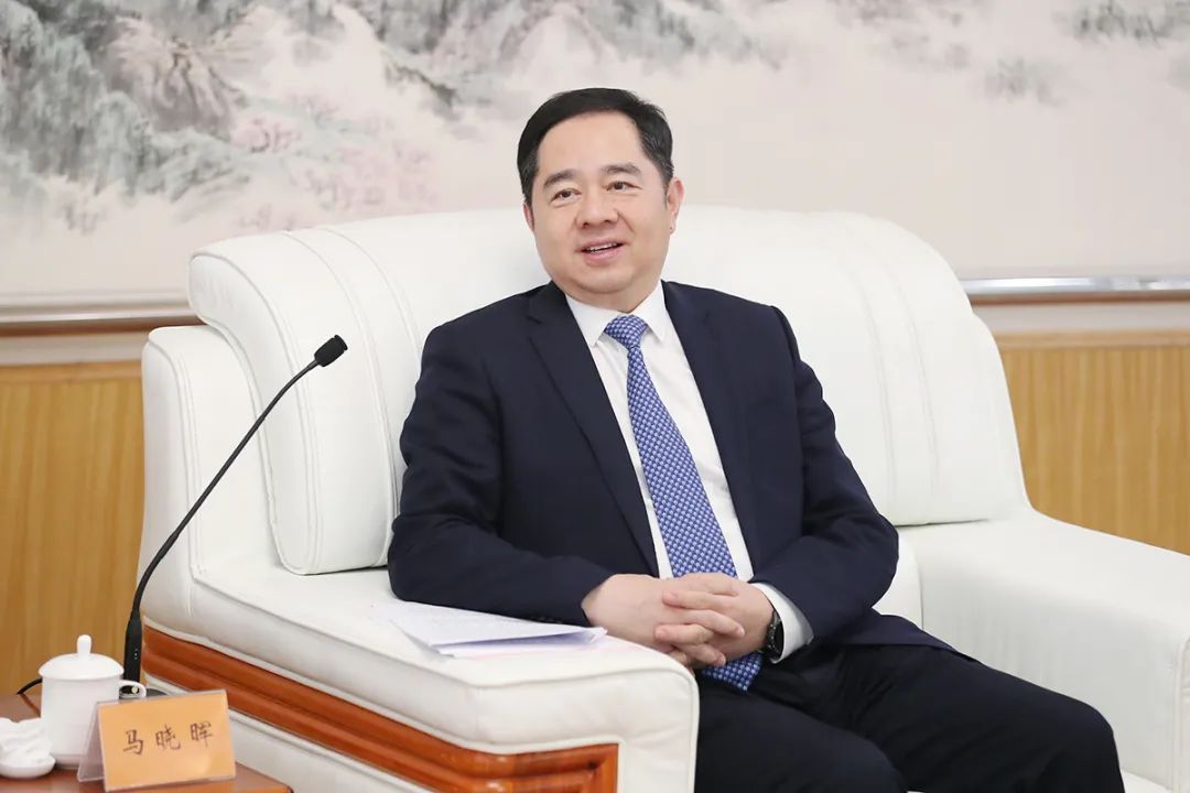 马晓晖看望载誉归来的全国劳动模范和先进工作者