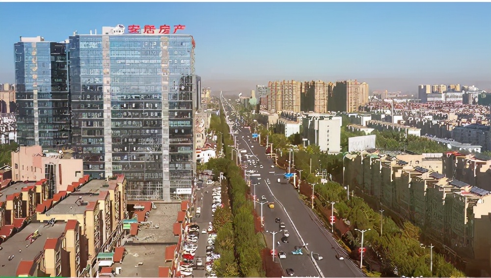 新疆伊宁市:扮靓城市迎国庆