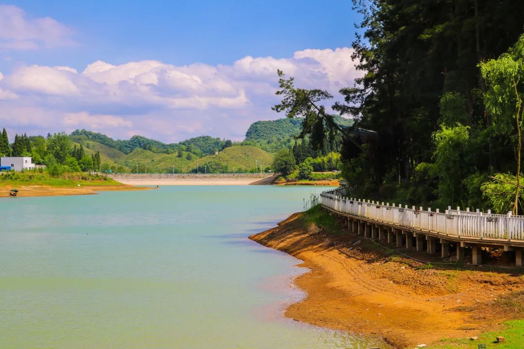 瀑乡安顺 · 温泉康养之城|趁天气尚好,到九龙山登高望远吧!