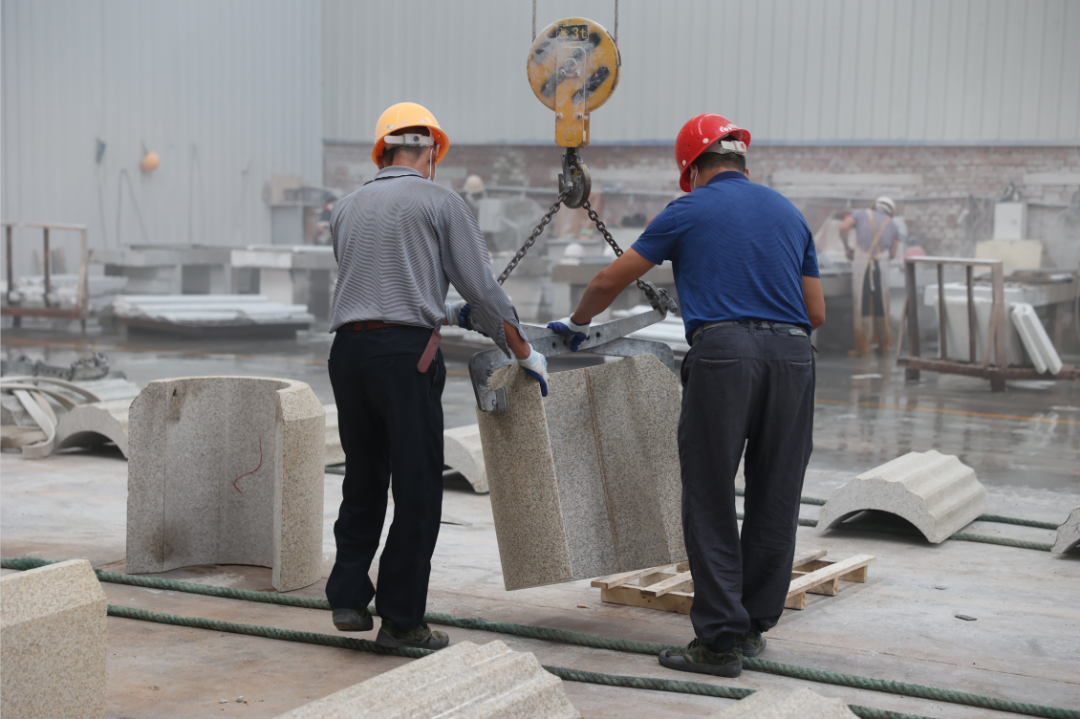 走进厂矿现场,直击石材人的一天
