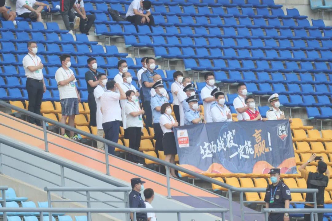 热点|昨晚，中超大连赛区现场有22位特殊的观众