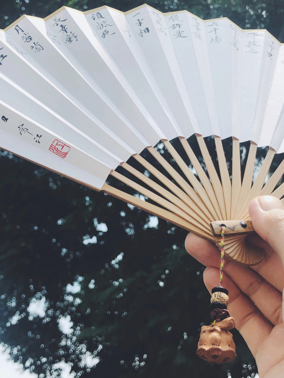 这样的七寸扇子真是太适合啦 丰子恺说,扇子是最能体现中国文人悠然