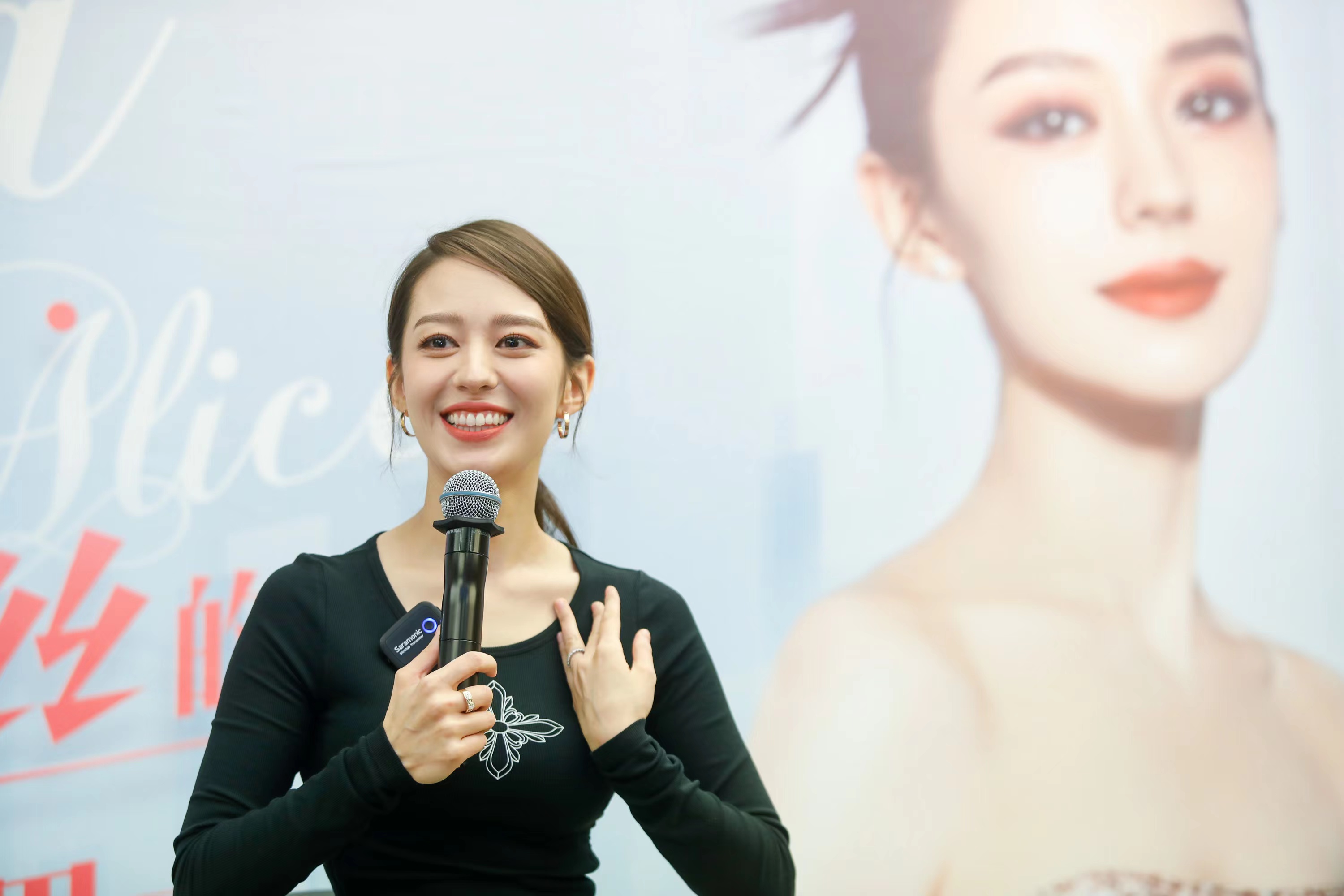 吉娜上海首秀,与郎朗隔空四手联弹,"做了妈妈,才知道琴童家长比琴童更