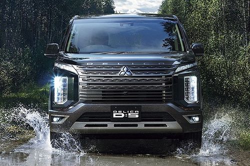 三菱"得利卡"正式进店!配2.2t柴油 欧蓝德底盘,能越野的mpv