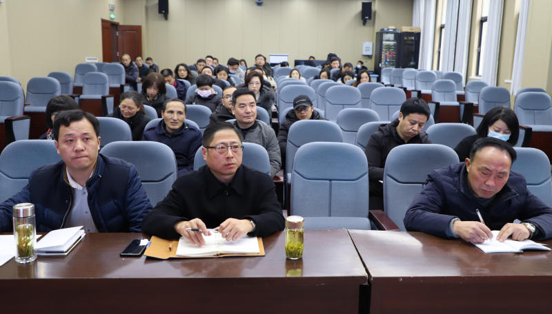 桐城市融媒体中心邀请吴纯杰讲授新闻摄影知识