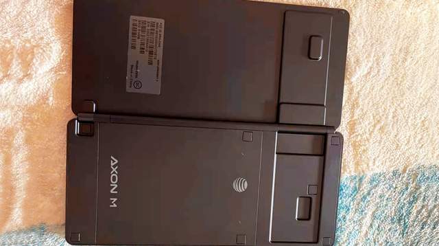 机械构件连起两块屏幕,二手中兴z999体验,折叠手机初级版