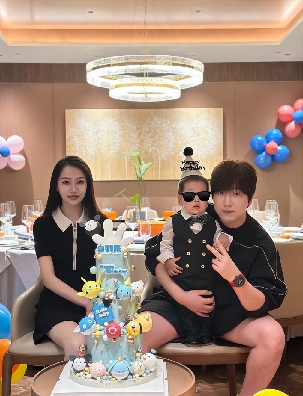 网红白冰购房风波后现身,晒超豪华婚礼现场,妻子正面照不输明星