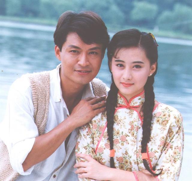 《水云间》中的杜芊芊知道梅若鸿的为人,为什么还对他不离不弃?