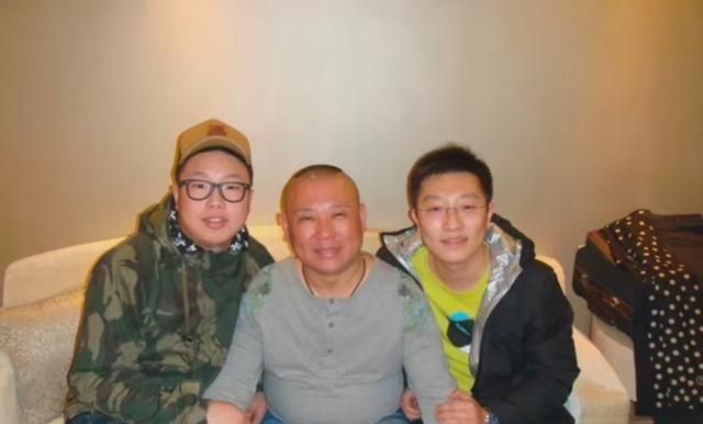 当年烧饼跟着曹云金离开德云社,回来时郭德纲一句话让他泪崩