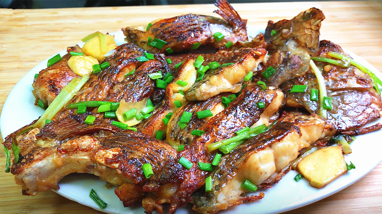 无水煎焗福寿鱼,比清蒸的还好吃,不加一滴水,外脆里香不发腥