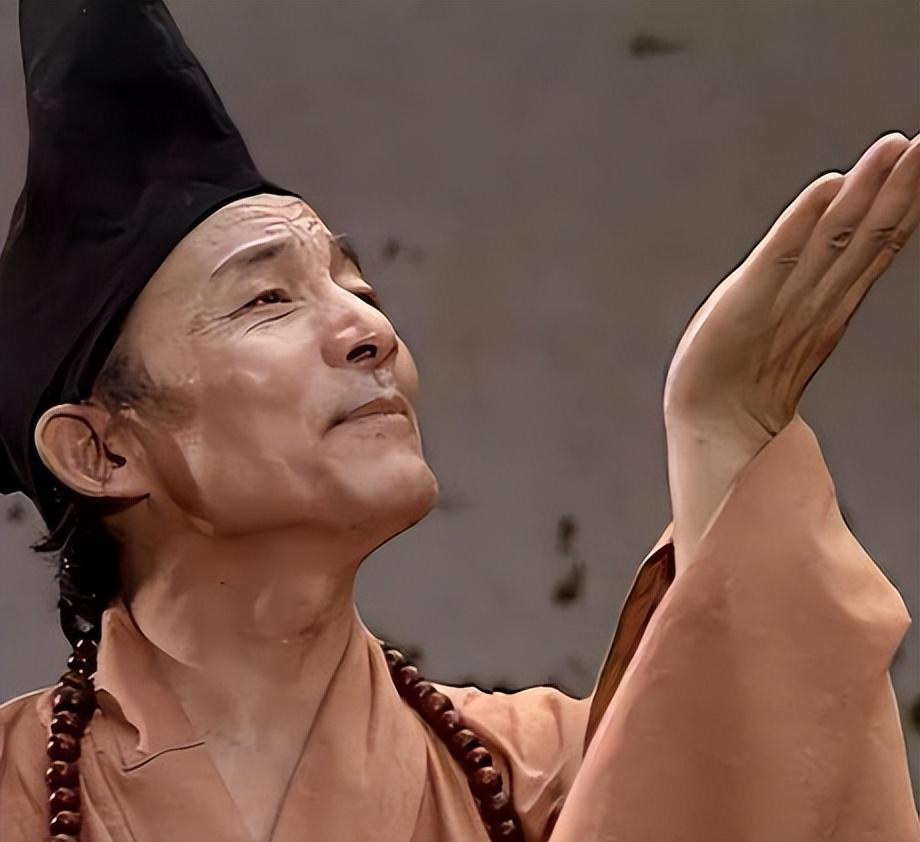 "济公"是我国民间传说中的经典人物,并没有具体形象,但游本昌却是所有