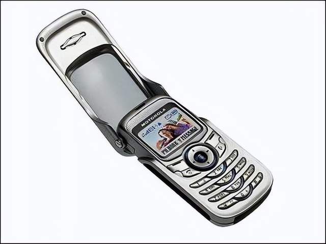 时尚科幻的彩色翻盖——摩托罗拉e380