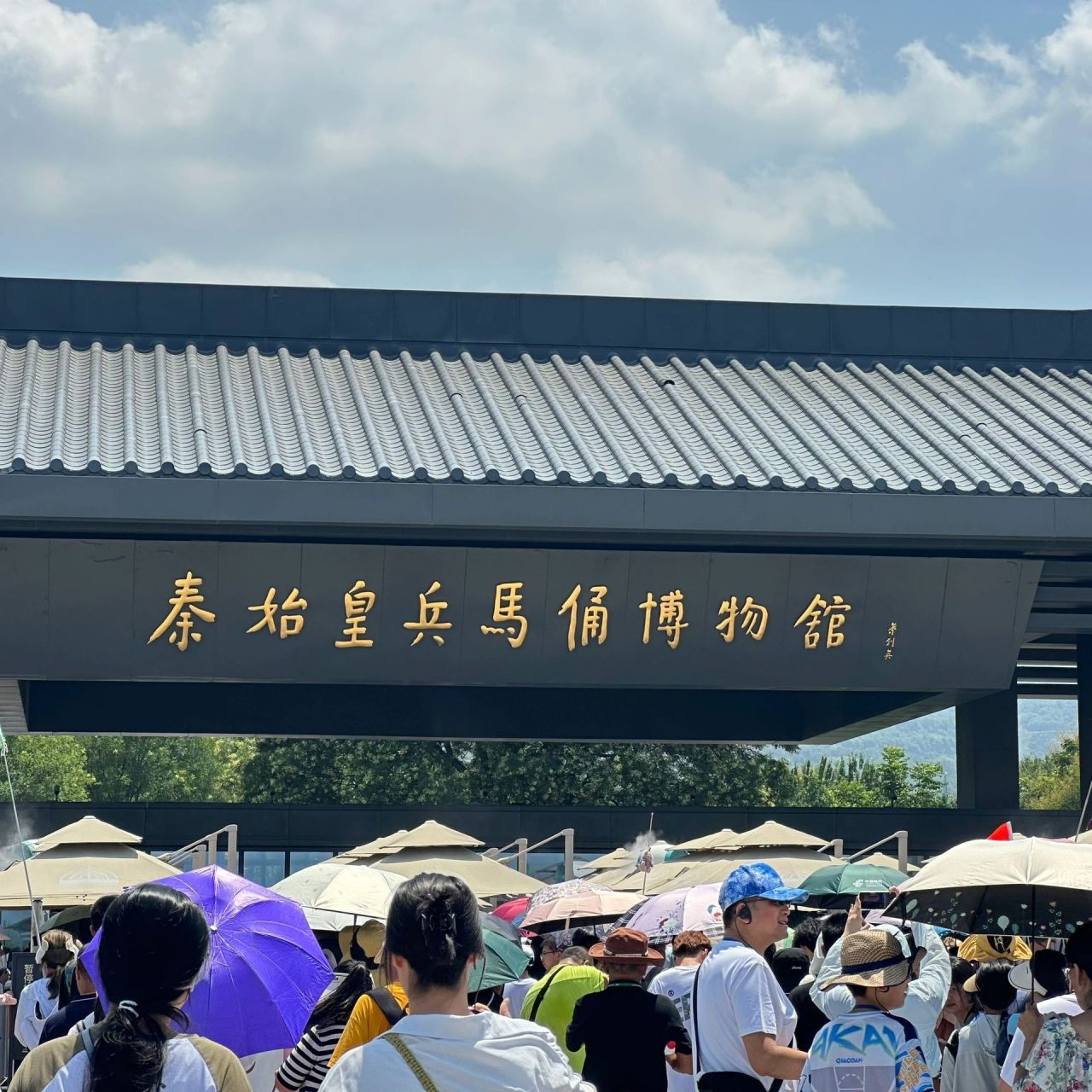 兵马俑攻略  想人少点看这里哦 今天去了兵马俑推荐中午到!