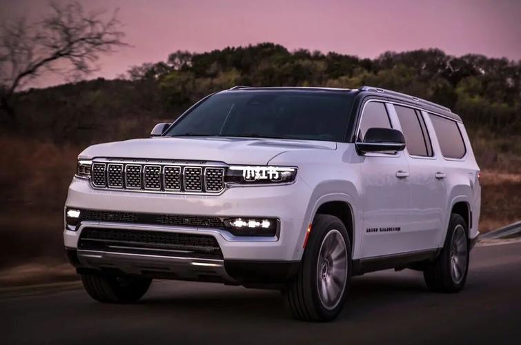 全新款jeep大旅行家:超越揽胜的外观,强劲的3.6l v6发动机!