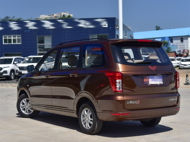 五菱宏光和宝骏730哪个好,五菱宏光s和宝骏730哪个实用