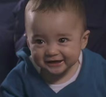 还记得《宝贝计划》里面的小宝贝马修吗?如今摇身一变成帅小伙