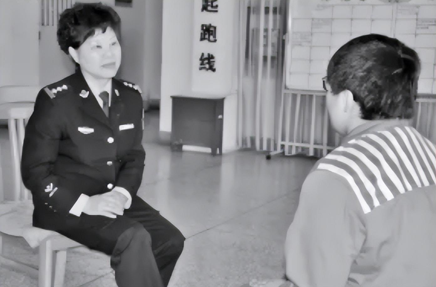 2013年,南京22岁母亲将俩女儿锁在家中活活饿死,却因怀孕获减刑